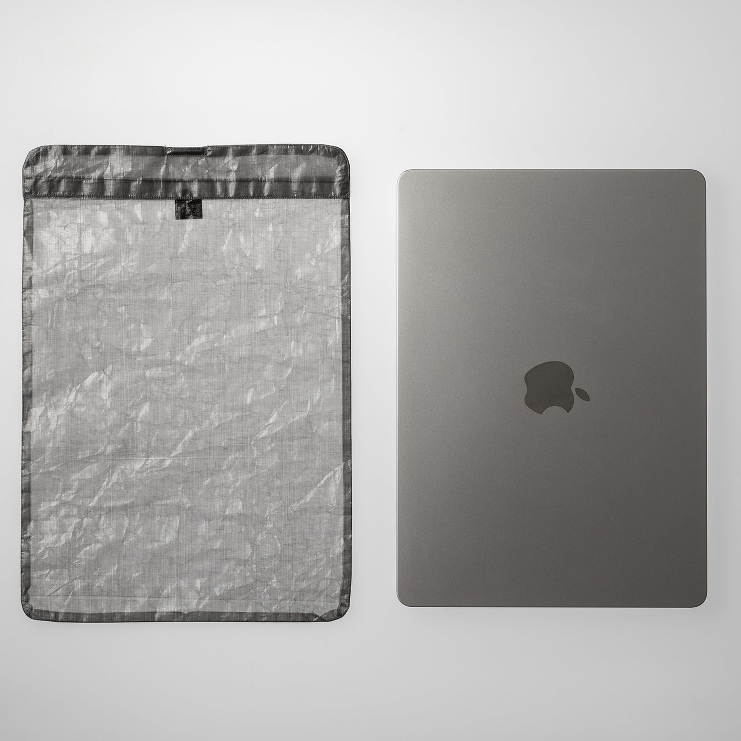 Film Sleeve with Dyneema® for MacBook Air (M2・M3・M4)