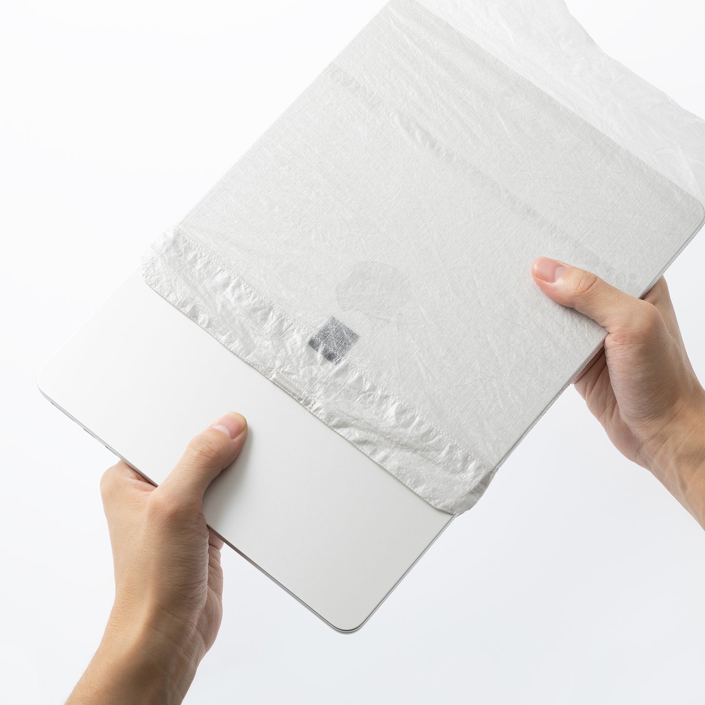 Film Sleeve with Dyneema® for MacBook Air (M2・M3・M4)
